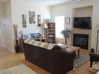 Photo 3: 742 Carriage Lane Drive: Carstairs Semi Detached for sale : MLS®# A1168792