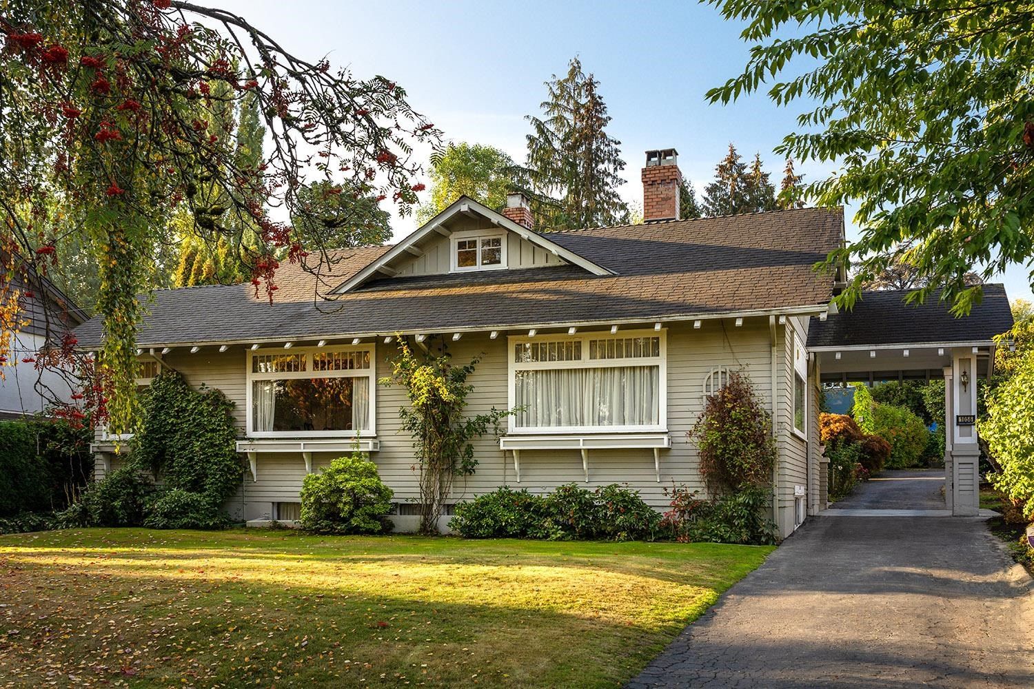 Main Photo: 1056 RICHELIEU Avenue in Vancouver: Shaughnessy House for sale (Vancouver West)  : MLS®# R2729247