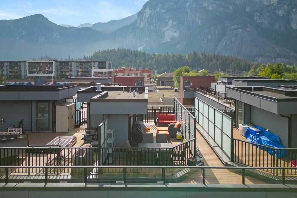 Main Photo: 209 37842 THIRD Avenue in Squamish: Downtown SQ Townhouse for sale in "Lizzy Bay" : MLS®# R2780007