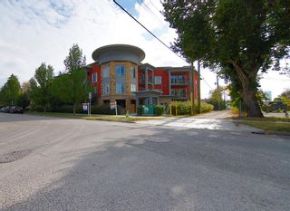 Main Photo: 203 117 19 Avenue NE in Calgary: Tuxedo Park Apartment for sale : MLS®# A2004116