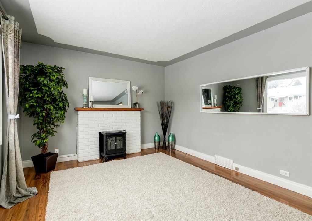 Photo 6: Photos: 453 29 Avenue NW in Calgary: Mount Pleasant Detached for sale : MLS®# A1187508