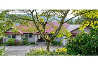 Photo 1: 6274 FAIRWAY Avenue in Sechelt: Sechelt District House for sale (Sunshine Coast)  : MLS®# R2627736