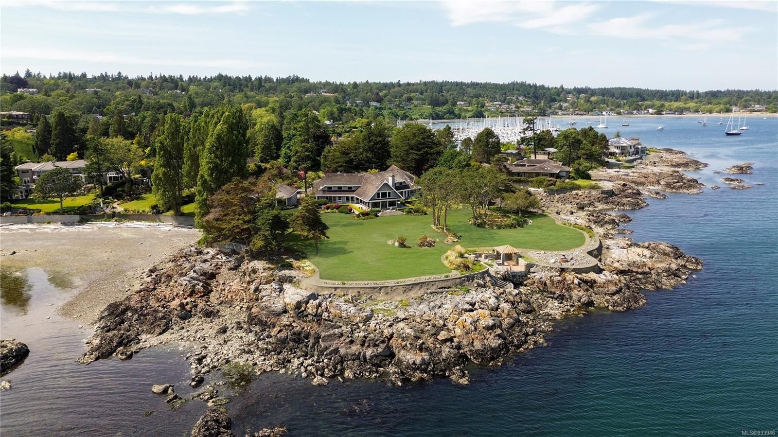 Main Photo: 3195 Humber Rd in Oak Bay: OB Uplands House for sale : MLS®# 933946