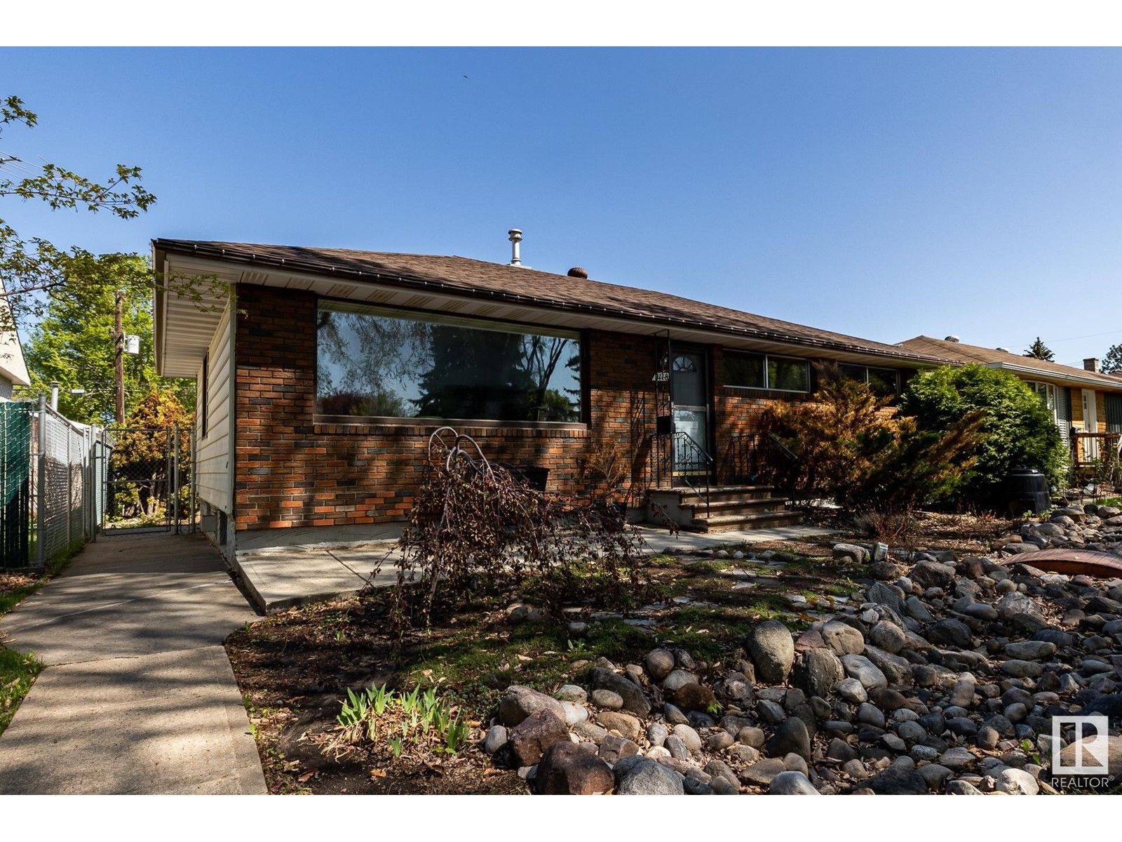 Main Photo: 9118 72 AV NW in Edmonton: House for sale : MLS®# E4340465