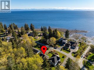 Photo 1: 224 Spindrift Rd in Courtenay: House for sale : MLS®# 960691