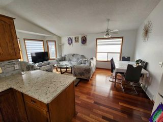Photo 5: 94 Millrise Boulevard SW in Calgary: Millrise Detached for sale : MLS®# A2132716