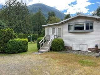 Photo 3: 49051 SHELDON Road in Chilliwack: Chilliwack River Valley House for sale (Sardis)  : MLS®# R2736107