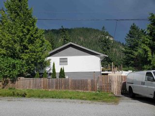 Photo 3: 1600 DEPOT Road in Squamish: Brackendale House for sale : MLS®# R2621114