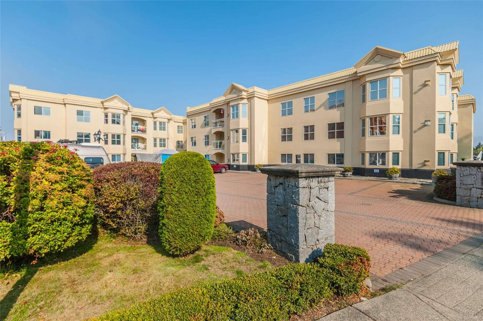 Main Photo: 405 220 W Island Hwy in Parksville: PQ Parksville Condo for sale (Parksville/Qualicum)  : MLS®# 952105