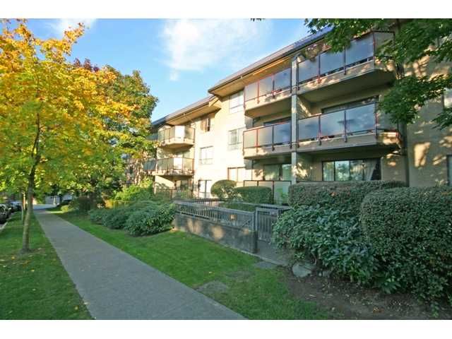 Main Photo: 105 2150 BRUNSWICK Street in Vancouver: Mount Pleasant VE Condo for sale in "MOUNT PLEASANT PLACE" (Vancouver East)  : MLS®# V884597