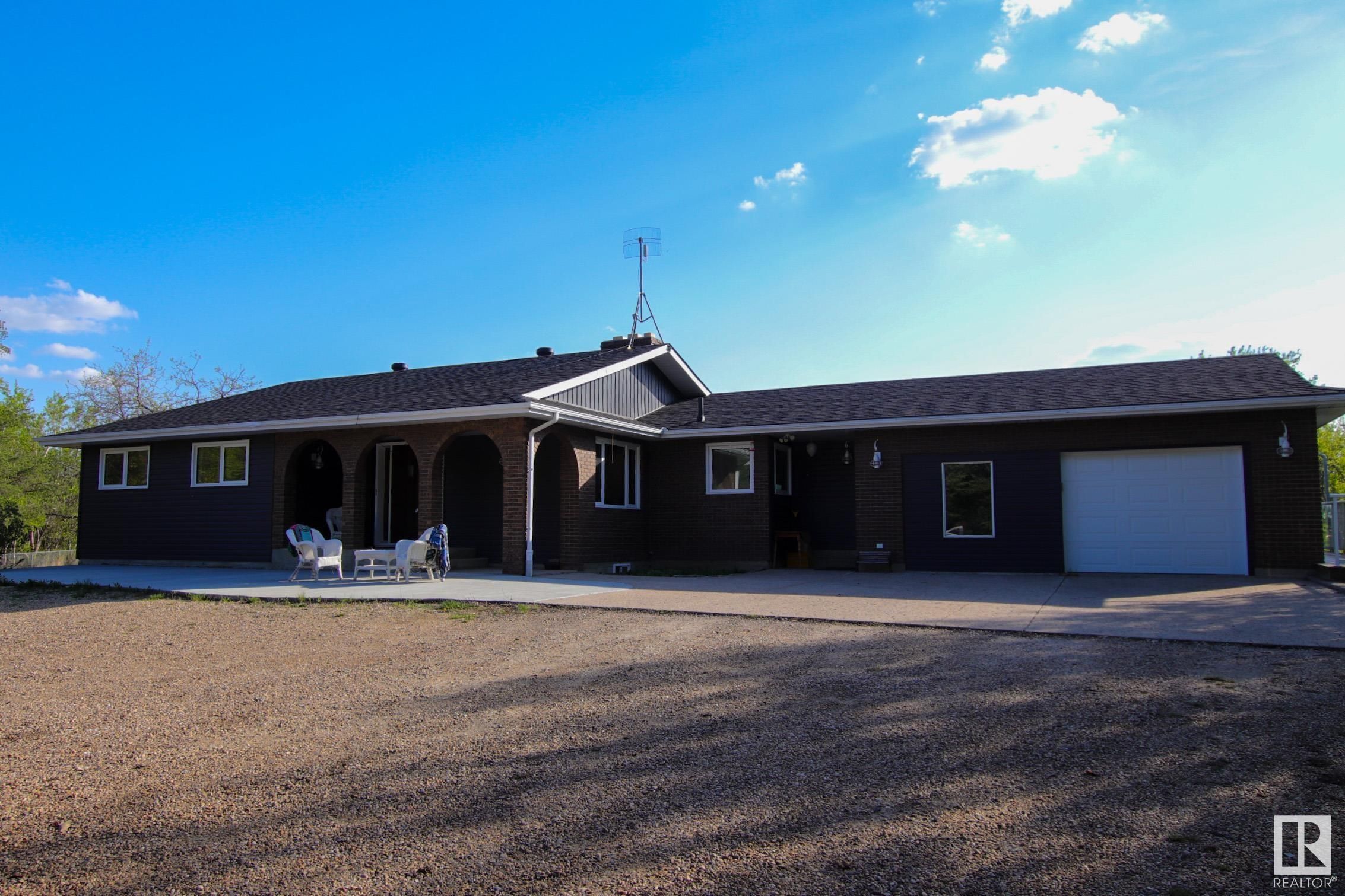 Main Photo: 97 51052 RGE RD 225: Rural Strathcona County House for sale : MLS®# E4333749