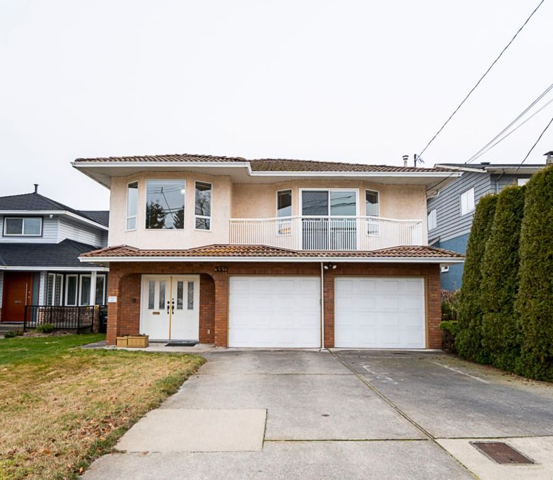 Main Photo: 6556 RUSSELL Avenue in Burnaby: Upper Deer Lake House for sale (Burnaby South)  : MLS®# R2749530