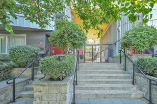 Photo 4: 207 668 W 6TH Avenue in Vancouver: Fairview VW Townhouse for sale in "The Bohemia" (Vancouver West)  : MLS®# R2807667