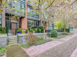 Photo 1: 250 E 7TH Avenue in Vancouver: Mount Pleasant VE Townhouse for sale in "SOCIAL" (Vancouver East)  : MLS®# R2693503