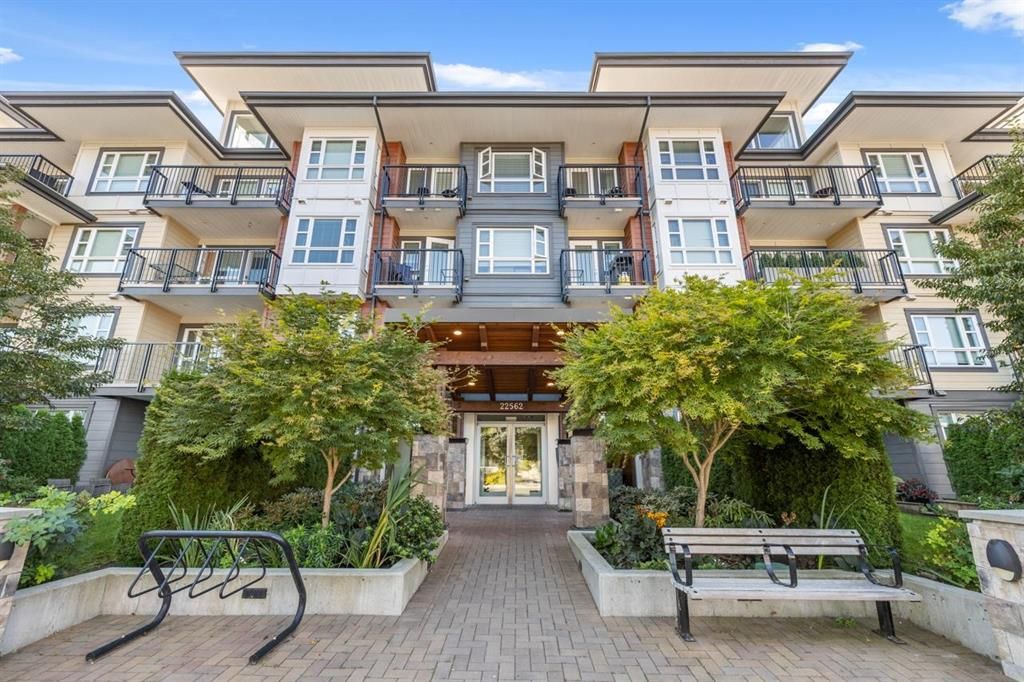 Main Photo: 106 22562 121 Ave in Maple Ridge: East Central Condo for sale : MLS®# R2744885