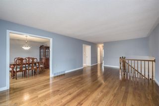 Photo 6: 324 Village Green Avenue in London: South N Single Family Residence for sale (South)  : MLS®# 40321940