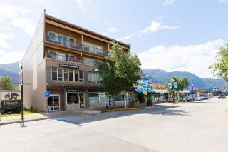 Photo 1: 404 38142 CLEVELAND Avenue in Squamish: Downtown SQ Condo for sale in "Cleveland Courtyard" : MLS®# R2285738