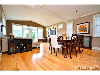 Photo 2: 3979 South Valley Dr in VICTORIA: SW Strawberry Vale House for sale (Saanich West)  : MLS®# 587012
