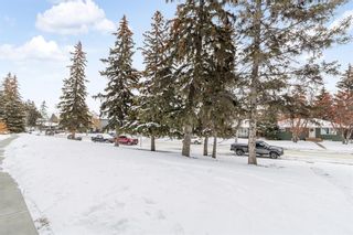 Photo 2: 3525 43 Street SW in Calgary: Glenbrook Row/Townhouse for sale : MLS®# A2022597