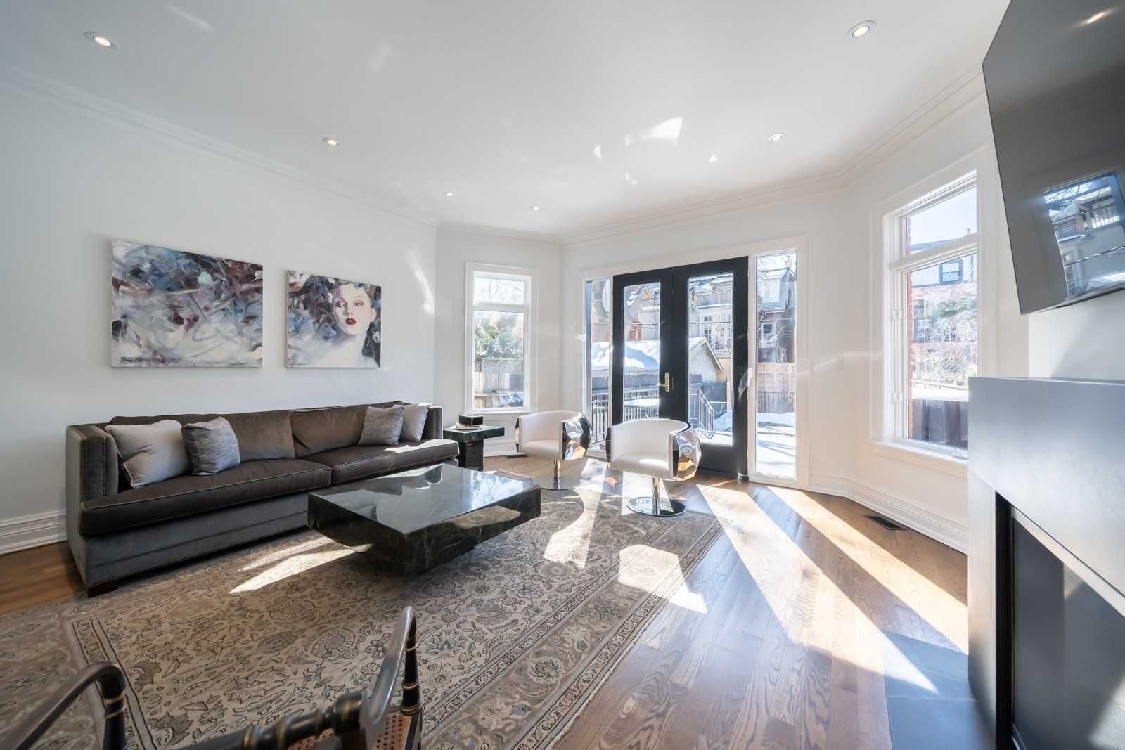 Main Photo: 43 Bernard Avenue in Toronto: Annex House (2 1/2 Storey) for lease (Toronto C02)  : MLS®# C5973383
