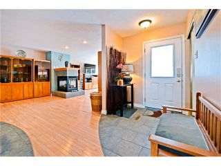 Photo 4: 2612 LAUREL Crescent SW in Calgary: Lakeview House for sale : MLS®# C4050066