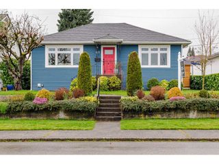 Photo 1: 927 LAUREL Street in New Westminster: The Heights NW House for sale in "THE HEIGHTS" : MLS®# R2554863