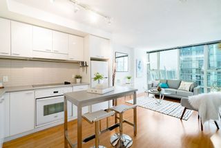 Photo 2: 2806 131 REGIMENT Square in Vancouver: Downtown VW Condo for sale in "Spectrum 3" (Vancouver West)  : MLS®# R2432087