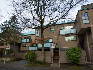 Photo 2: 695 MOBERLY Road in Vancouver: False Creek Townhouse for sale in "CREEK VILLAGE" (Vancouver West)  : MLS®# V1006323