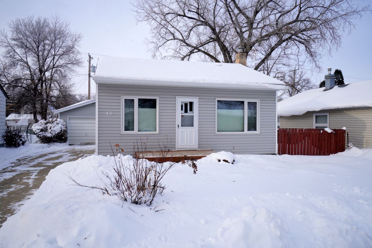 Main Photo: 45 7th Street NW in Portage la Prairie: House for sale : MLS®# 202300528