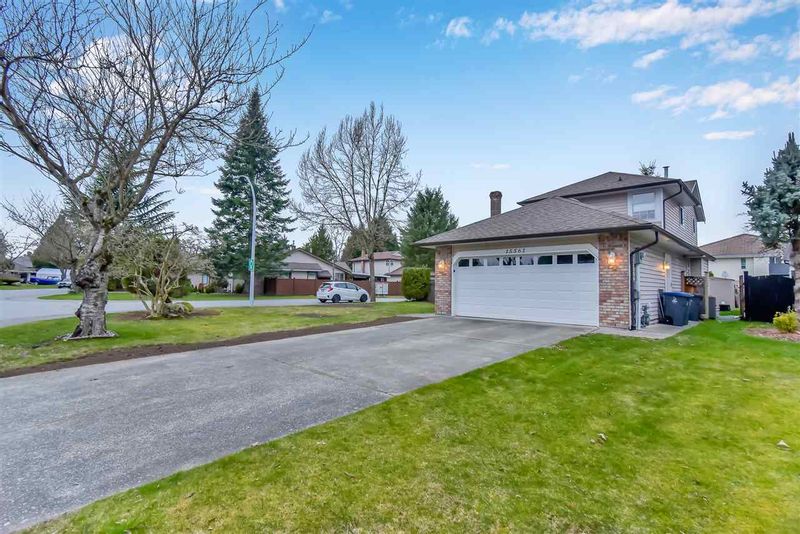 FEATURED LISTING: 15561 94 Avenue Surrey
