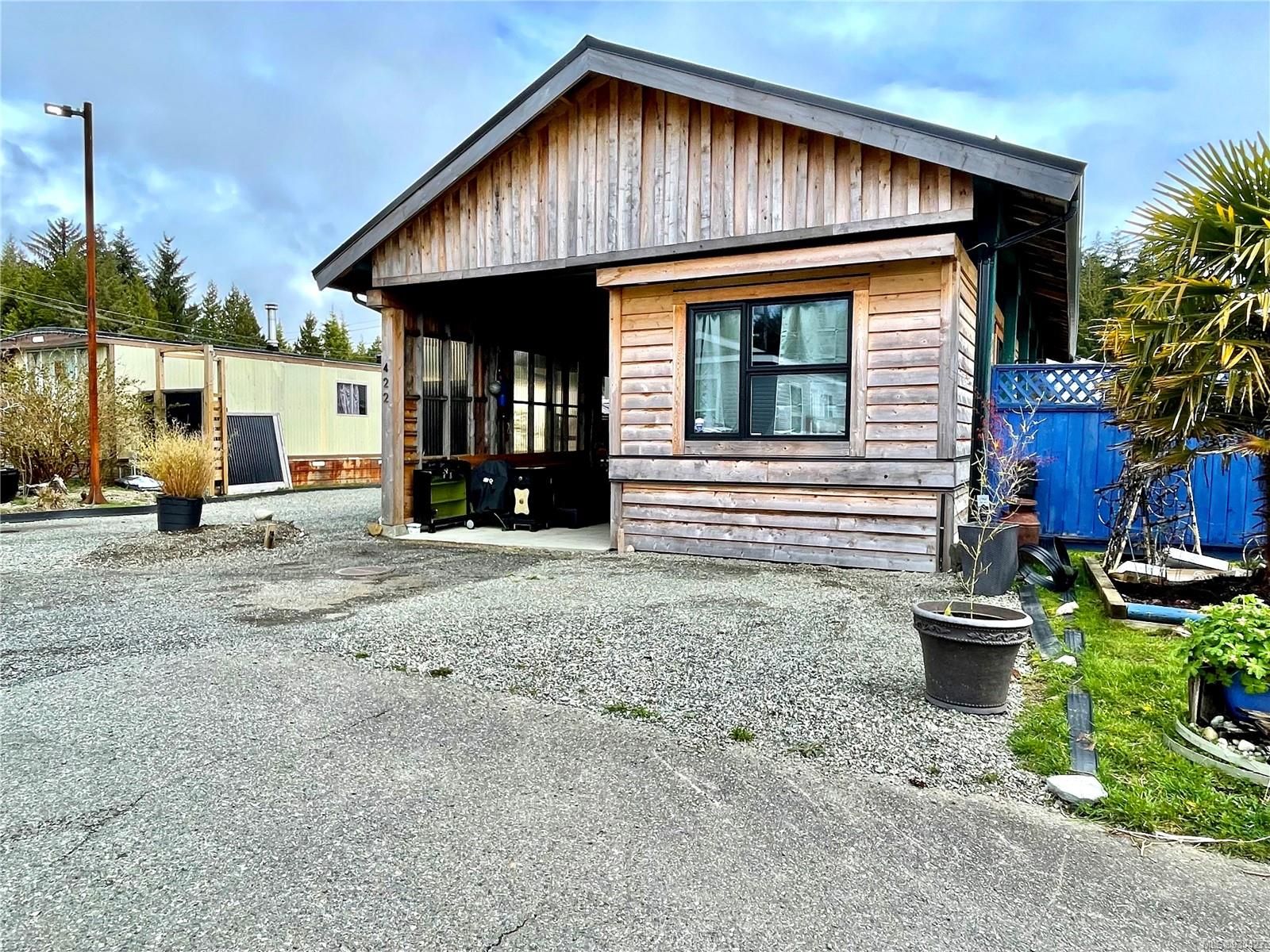 Main Photo: 422 Humpback Pl in Ucluelet: PA Ucluelet Manufactured Home for sale (Port Alberni)  : MLS®# 930427