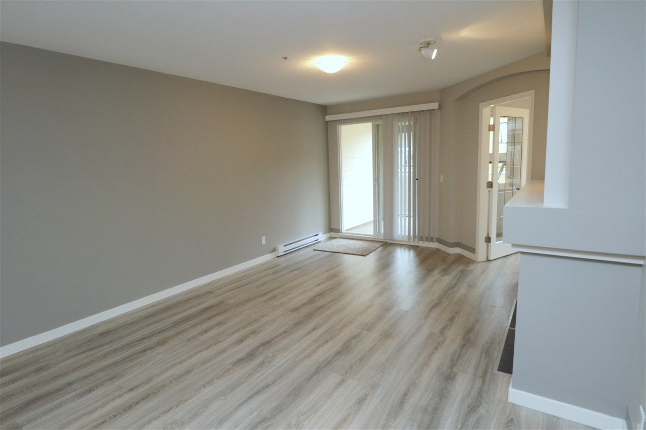 Photo 6: Photos: 205 20125 55A Avenue in Langley: Langley City Condo for sale in "BLACKBERRY LANE II" : MLS®# R2490033
