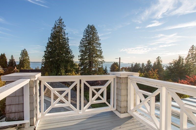 Photo 11: Photos: 2648 LAWSON Avenue in West Vancouver: Dundarave House for sale : MLS®# R2335710