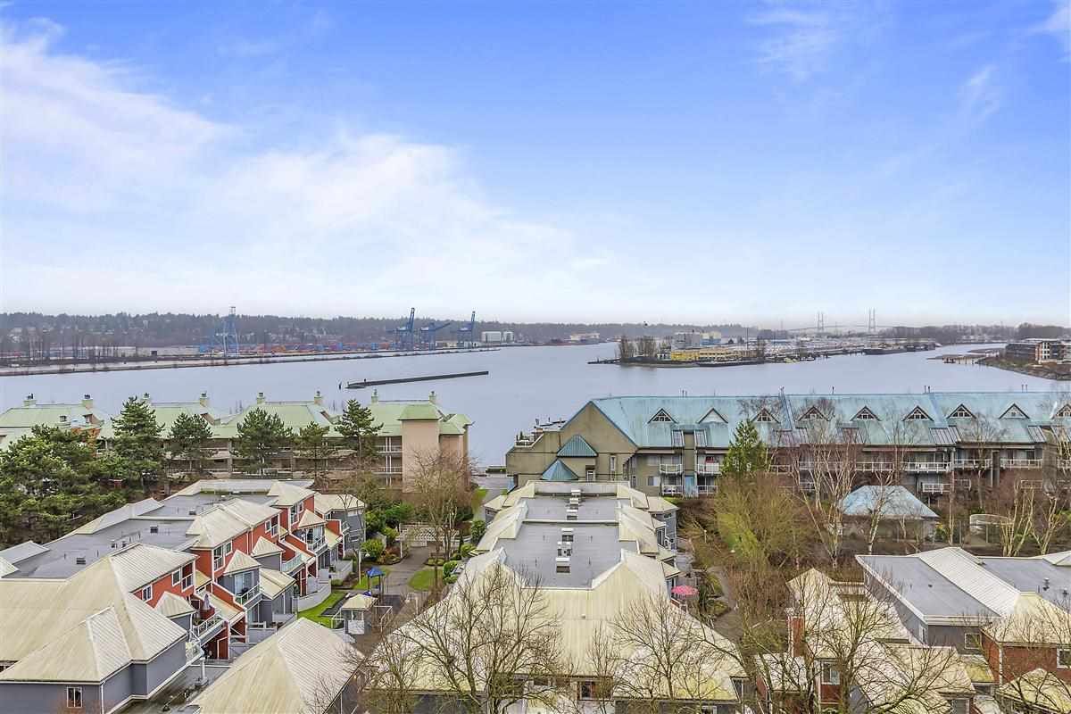 Main Photo: 902 1065 QUAYSIDE Drive in New Westminster: Quay Condo for sale : MLS®# R2425680