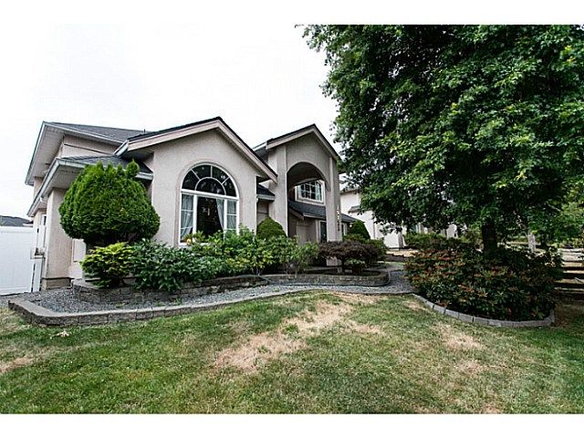 Main Photo: 19122 64 Avenue in Surrey: Cloverdale BC House for sale (Cloverdale)  : MLS®# F1446723