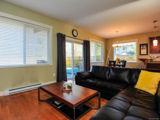 Photo 2: 12 2112 CUMBERLAND ROAD in COURTENAY: CV Courtenay City Row/Townhouse for sale (Comox Valley)  : MLS®# 781680
