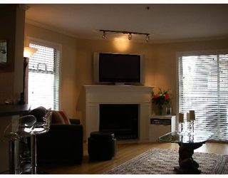 Photo 3: 203 888 W 13TH Avenue in Vancouver: Fairview VW Condo for sale in "THE CASABLANCA" (Vancouver West)  : MLS®# V650167