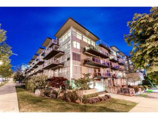 Photo 1: PH10 1288 CHESTERFIELD Avenue in North Vancouver: Central Lonsdale Condo for sale in "Alina" : MLS®# R2479203