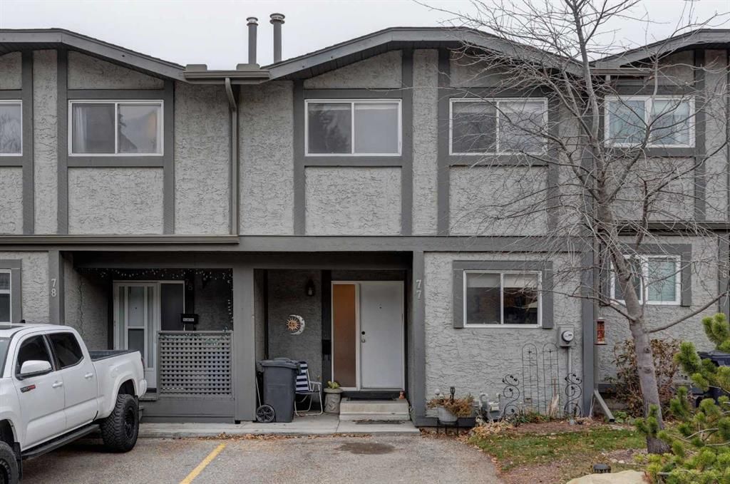 Main Photo: 77 7172 Coach Hill Road SW in Calgary: Coach Hill Row/Townhouse for sale : MLS®# A2094229