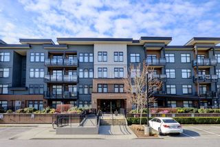 Photo 1: 409 20062 FRASER Highway in Langley: Langley City Condo for sale in "Varsity" : MLS®# R2241655