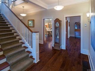 Photo 11: 2290 Woodlawn Cres in Oak Bay: OB North Oak Bay House for sale : MLS®# 857892