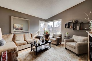 Photo 4: 80 Woodfield Crescent SW in Calgary: Woodbine Detached for sale : MLS®# A2042416