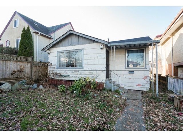 Main Photo: 1071 Kelowna Street in Vancouver: Renfrew VE House for sale (Vancouver East)  : MLS®# V1102130