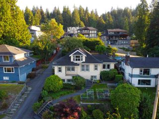 Photo 2: 2321 ST GEORGE Street in Port Moody: Port Moody Centre House for sale : MLS®# R2497458