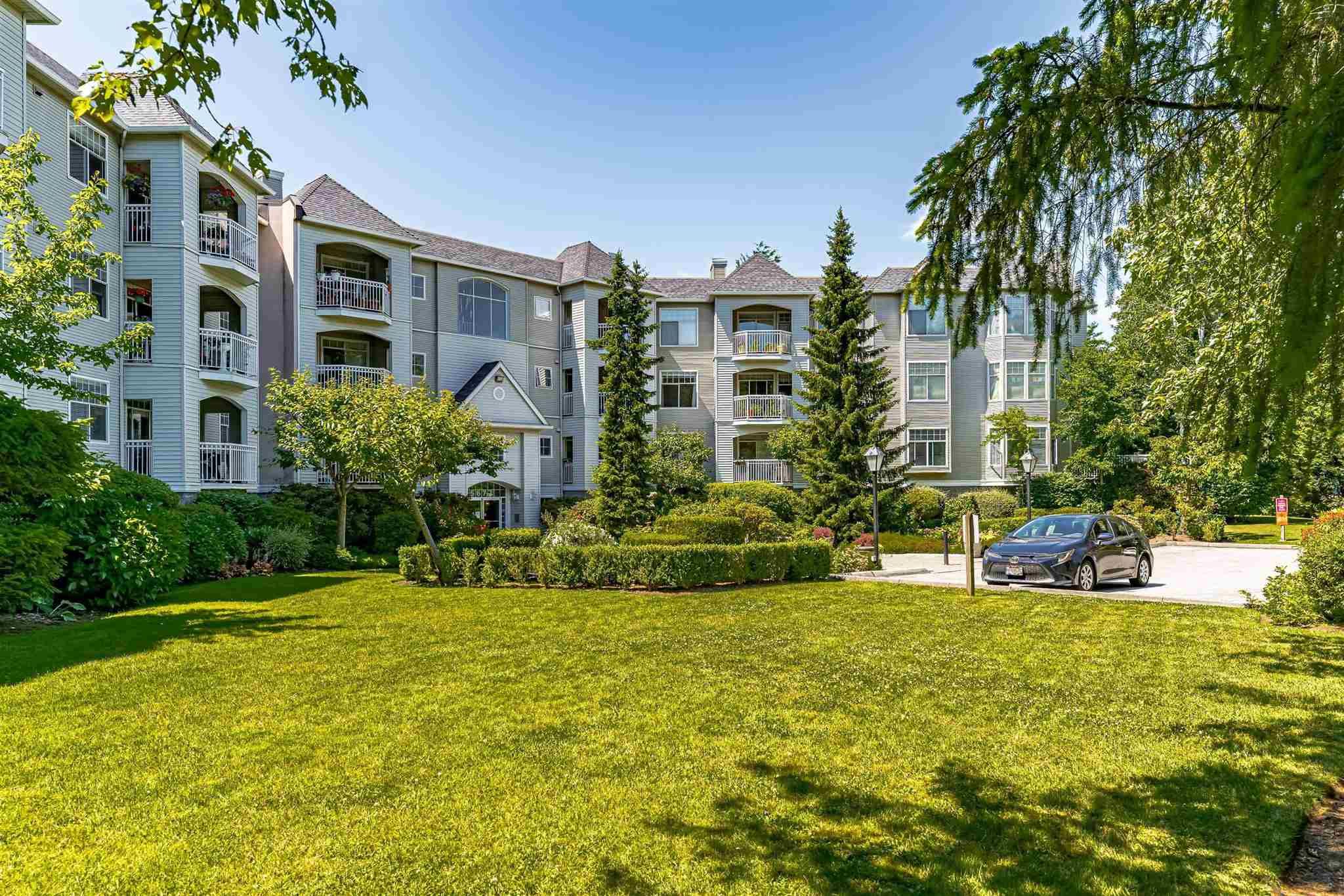 Main Photo: 215 5677 208 Street in Langley: Langley City Condo for sale in "Ivylea" : MLS®# R2595090