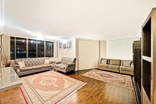 Photo 1: 101 50 E Elm Drive in Mississauga: Mississauga Valleys Condo for sale : MLS®# W3447058