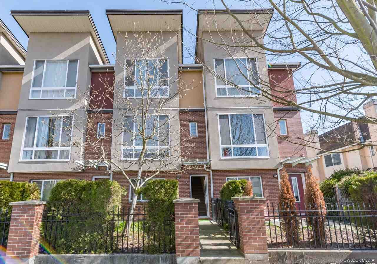 Main Photo: 8 8088 SPIRES Gate in Richmond: Brighouse Townhouse for sale in "CRANBERRY COURT" : MLS®# R2348277