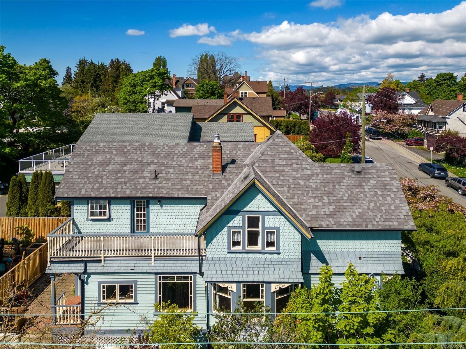 Main Photo: 202 Raynor Ave in Victoria: VW Victoria West House for sale (Victoria West)  : MLS®# 931502