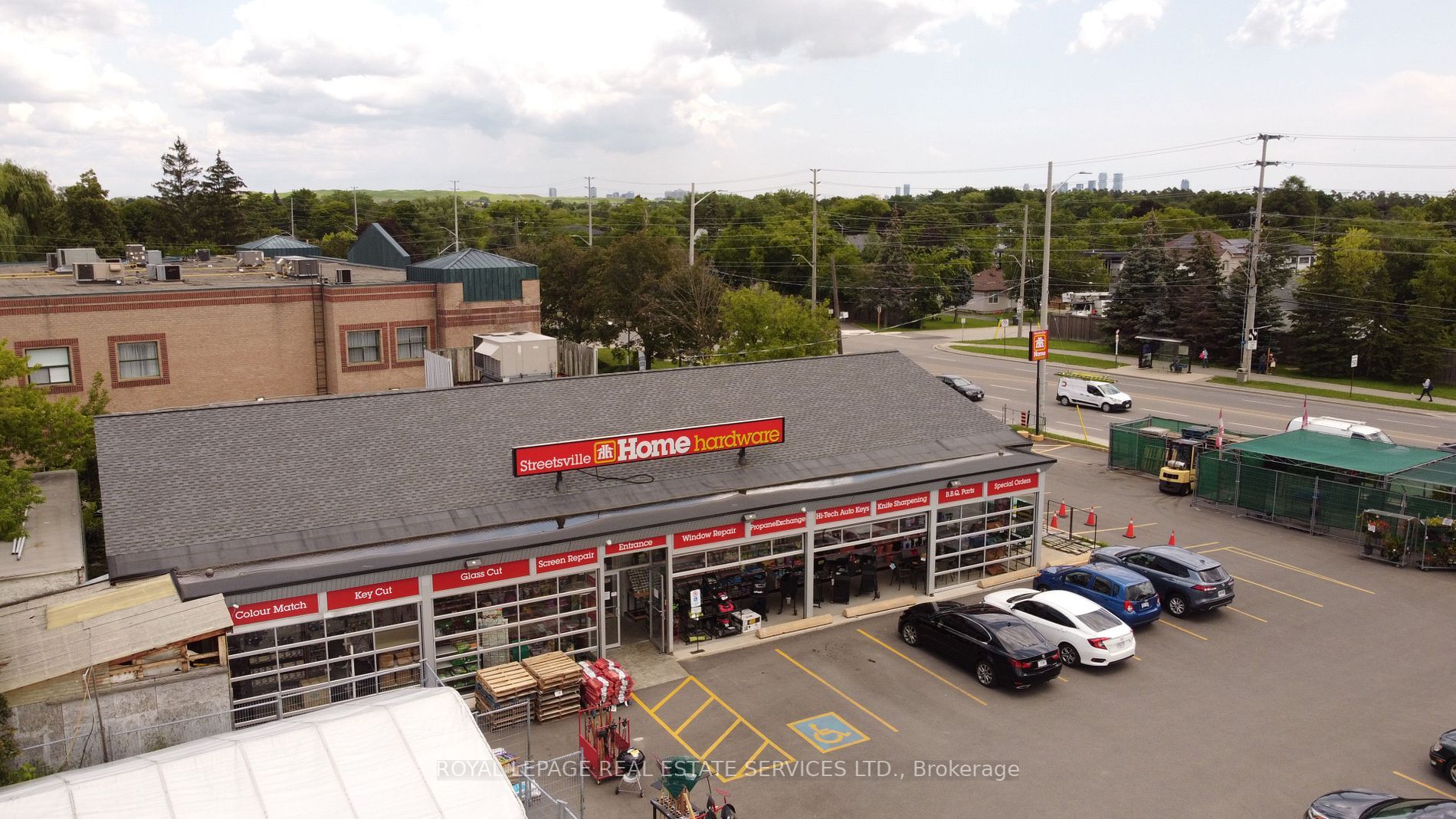 Main Photo: 3 Queen Street N in Mississauga: Streetsville Property for sale : MLS®# W6803392