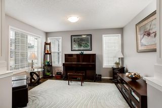 Photo 3: 149 Shannon Square SW in Calgary: Shawnessy Detached for sale : MLS®# A1209155